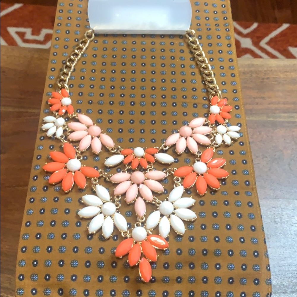 Beautiful Statement Necklace NEW